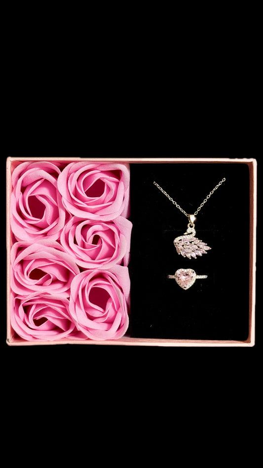 Set Lebada Pink + Inel + punguță de cadou